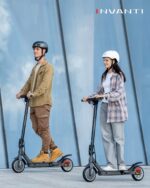 E Scooter mit Straßenzulassung, INVANTI E30 Elektroroller 32KM Reichweite, E Roller für Erwachsene mit Hinteren Stoßdämpfern, E Roller 120kg Tragkraft, Faltbarer Elektroscooter mit App und Blinker