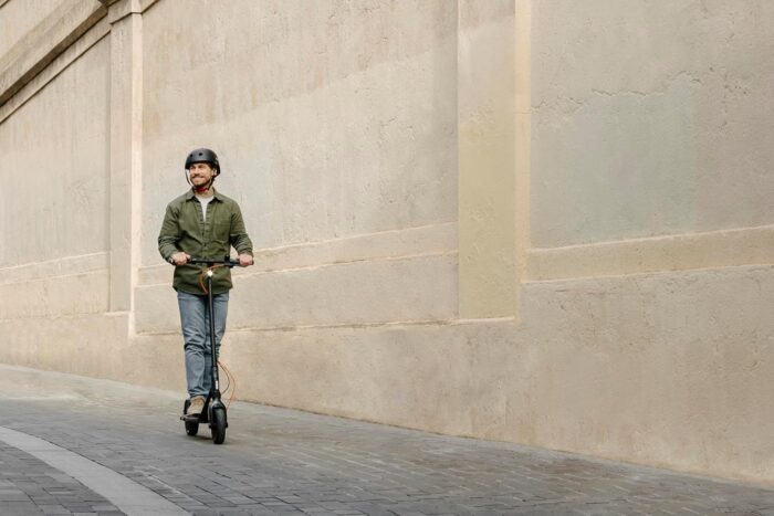 Segway-Ninebot F2 Pro D, E-Scooter mit Straßenzulassung für Erwachsene, max. 20 km/h Geschwindigkeit, 55 km Reichweite, Lange Reichweite